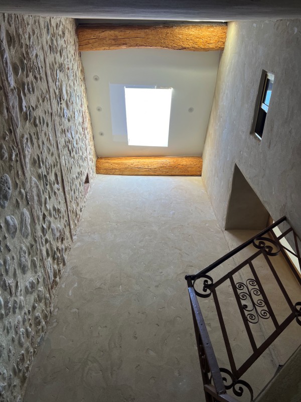 Améliorez votre intérieur avec un faux plafond pour Velux par Sud Toiture