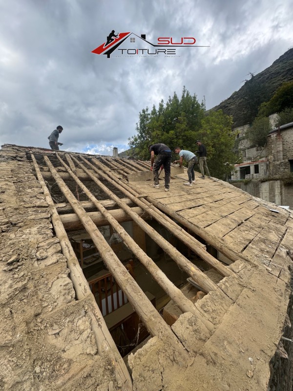 Retrait total d'une charpente à Font Romeu : expertise de Sud Toiture
