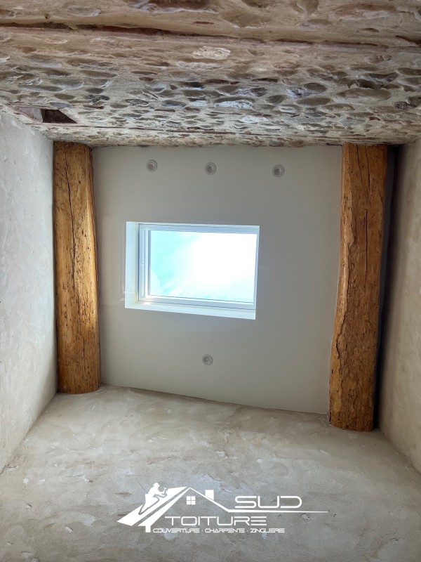 Améliorez votre intérieur avec un faux plafond pour Velux par Sud Toiture