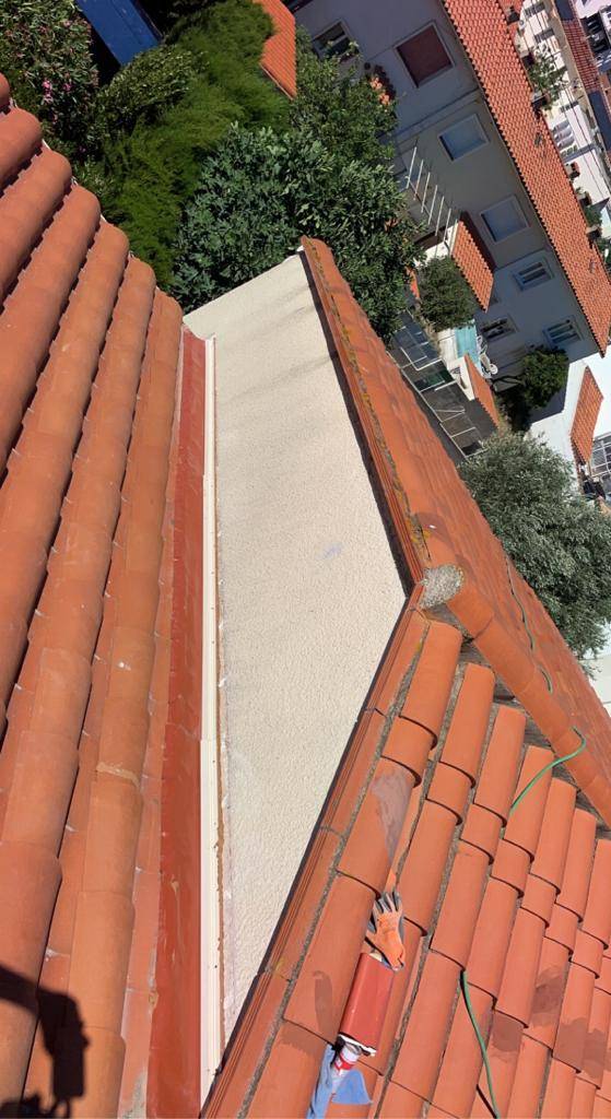 Étanchéité de toiture à Saint-Cyprien : Protégez votre maison des infiltrations d'eau