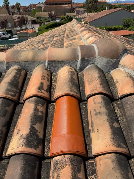 réparation tuile cassée suite fuite d'eau à Saint Esteve dans les Pyrénées Orientales