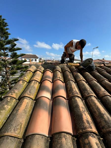 changement de tuile en urgence au Barcares dans les Pyrénées Orientales