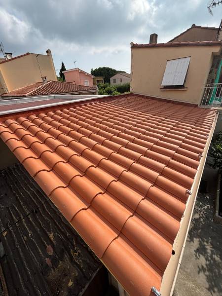 Chantier de rénovation de toiture achevé à Sainte-Marie-la-Mer