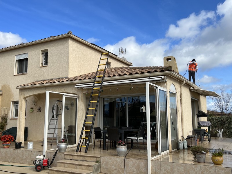 Nettoyage de gouttières bouchées à Perpignan