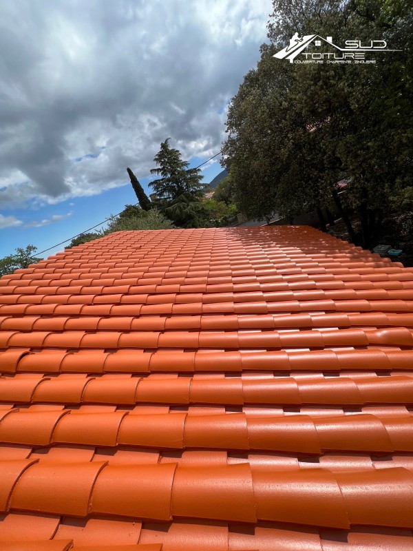 Pulvérisation d’une résine d’imperméabilité pour l’étanchéité complète de la toiture