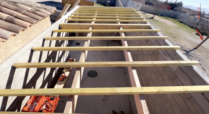 Création d'une charpente et d'une toiture pour une maison neuve à Perpignan