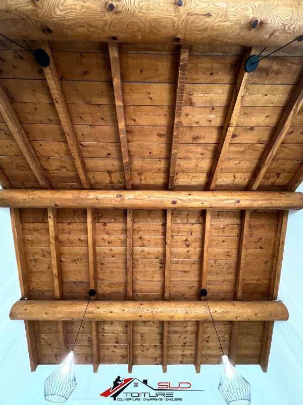 Charpente traditionnelle en bois à Thuir