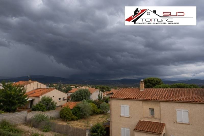 étanchéité d’une toiture avant les orages d’été dans les Pyrénées-Orientales