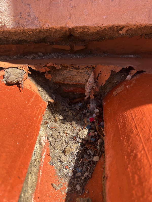 Réparation de tuiles et réfection des joints de cimentation : préservez votre toiture à Prades